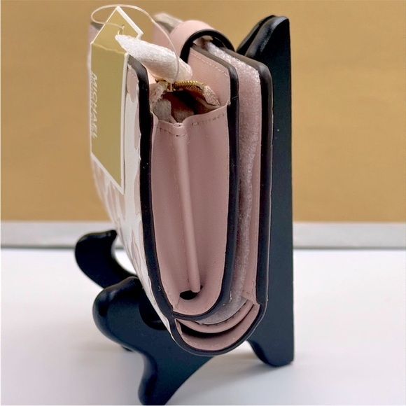 Michael Kors Pink and White Floral Wallet - Picture 5 of 16